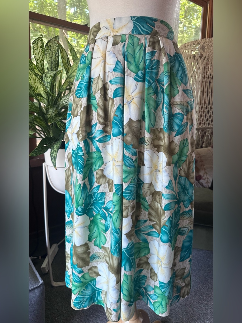 Vintage Cristin Steven’s floral midi skirt with elastic waist large